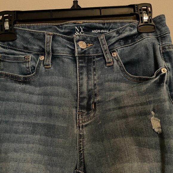 New York & Company, Size 2, Distressed Animal Print Patch, High Rise Skinny Jean - Picture 5 of 10